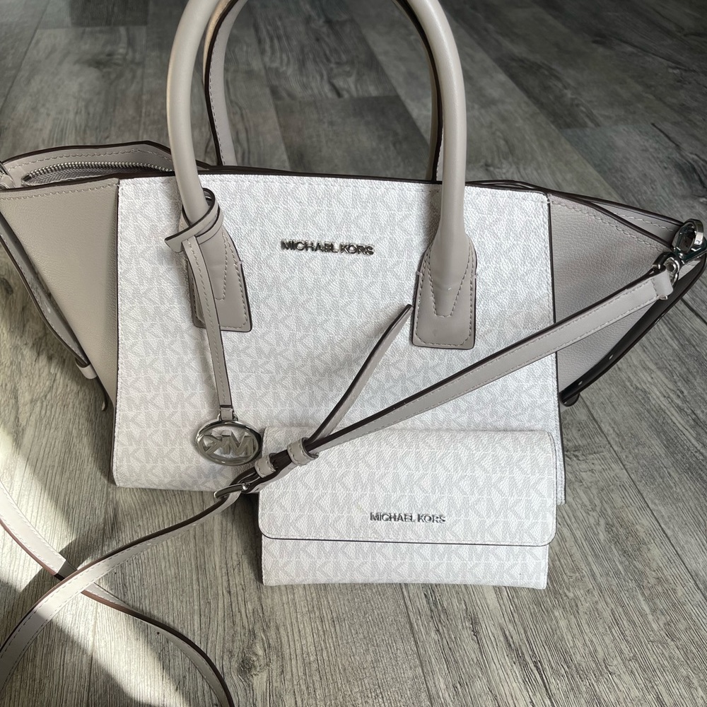 Michael kors cross body